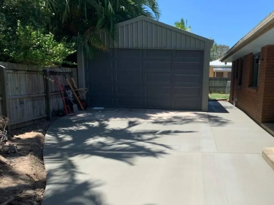 Pet Friendly Spacious Home With Lush Gardens, Pool Sunshine Coast Pacific Paradise