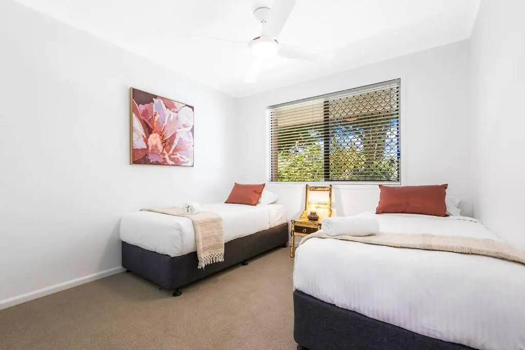 Pet Friendly Spacious Home With Lush Gardens, Pool Sunshine Coast Pacific Paradise 0*,