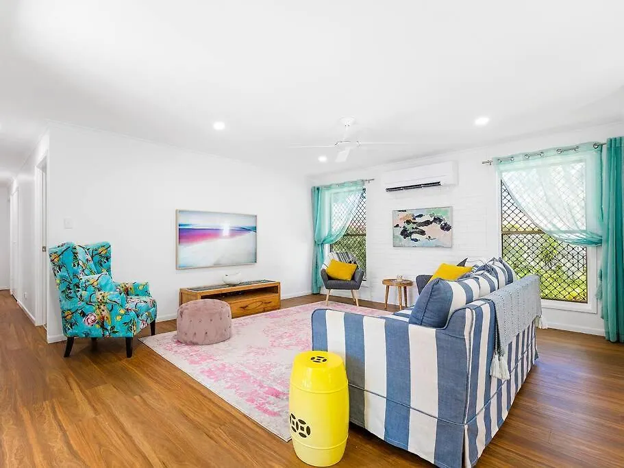 Pet Friendly Spacious Home With Lush Gardens, Pool Sunshine Coast Pacific Paradise Avustralya