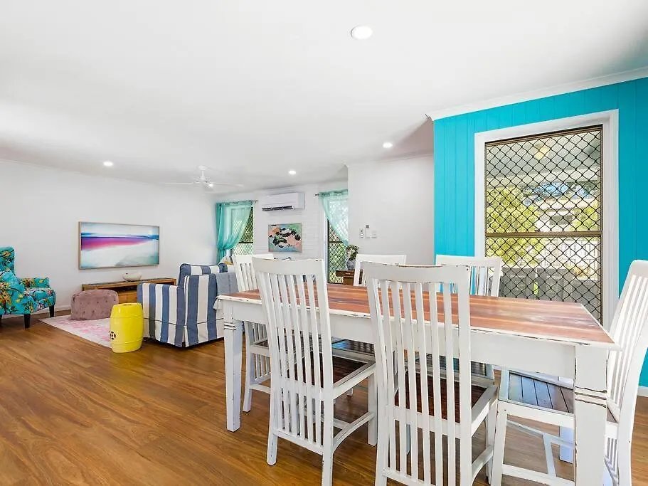Pet Friendly Spacious Home With Lush Gardens, Pool Sunshine Coast Pacific Paradise Tatil Evi