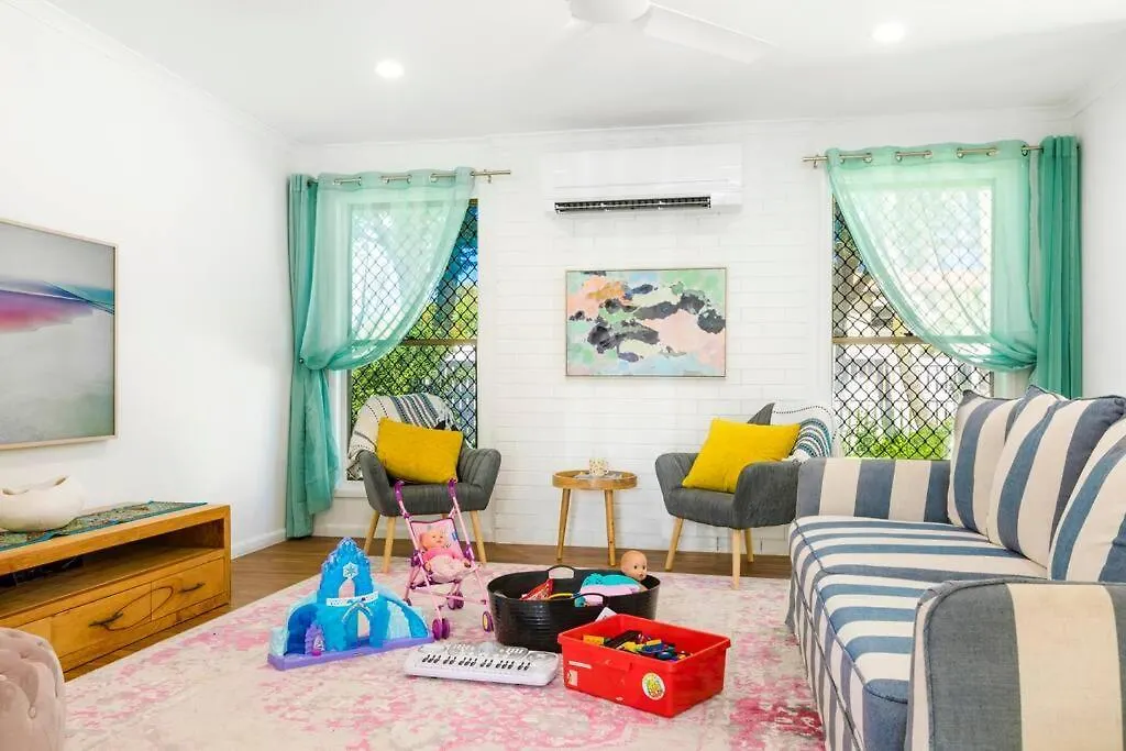 بيت للعطل Pet Friendly Spacious Home With Lush Gardens, Pool Sunshine Coast Pacific Paradise