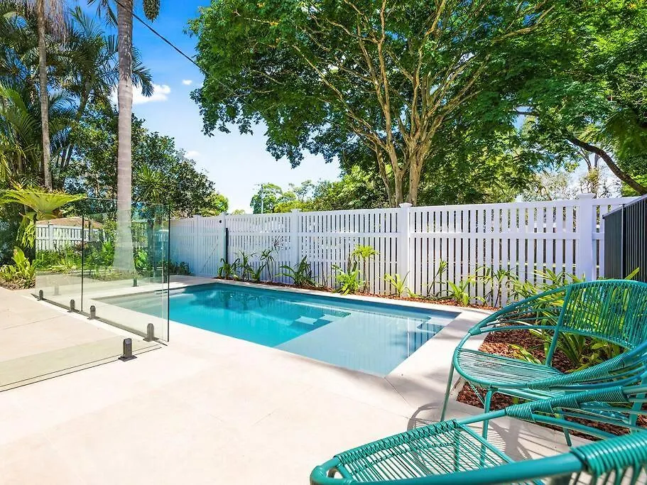 بيت للعطل Pet Friendly Spacious Home With Lush Gardens, Pool Sunshine Coast Pacific Paradise